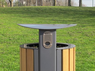 ARC 5T - PPC灰色Arca垃圾箱与iroko木条,不锈钢盖,孔边缘和烟头