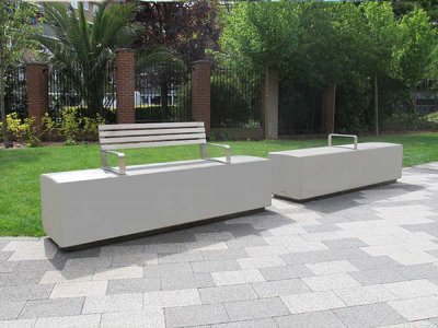 BLR200 BA1 BLYTH板凳与不锈钢背/扶手和BLR200 AR1 BLYTH混凝土长凳,带不锈钢扶手