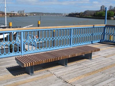 铁路边缘工作台组件包括直开始和结束模块,3.25米长。