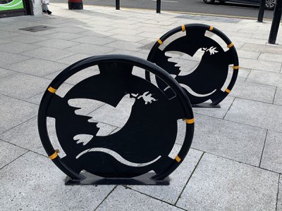 多芬自行车站与反光胶带供应给桑利路,凯特福德