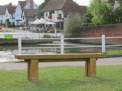 与单个板块的斯塔克替补席