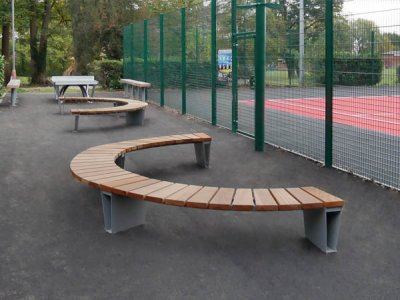 Veeva弧形座椅与前到后平台板条