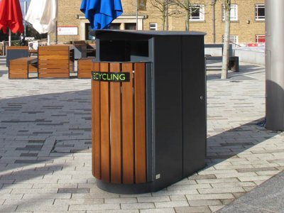 ARC 5DT-PPC双Arca垃圾箱，带盖和iroko木条