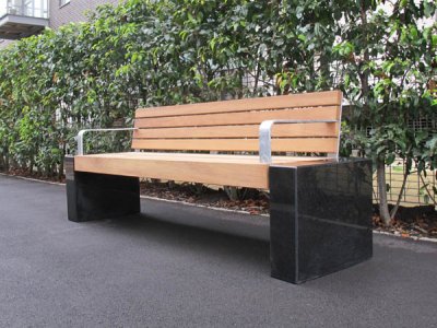 2.1米座椅(1.8米平台)，中间木板条，木面板，端扶手和花岗岩块端部-水晶黑色，抛光(ELMM105BG9G9-BE5CTNG)