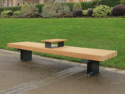 带平板电脑表面的铁路内联边缘独立的长凳